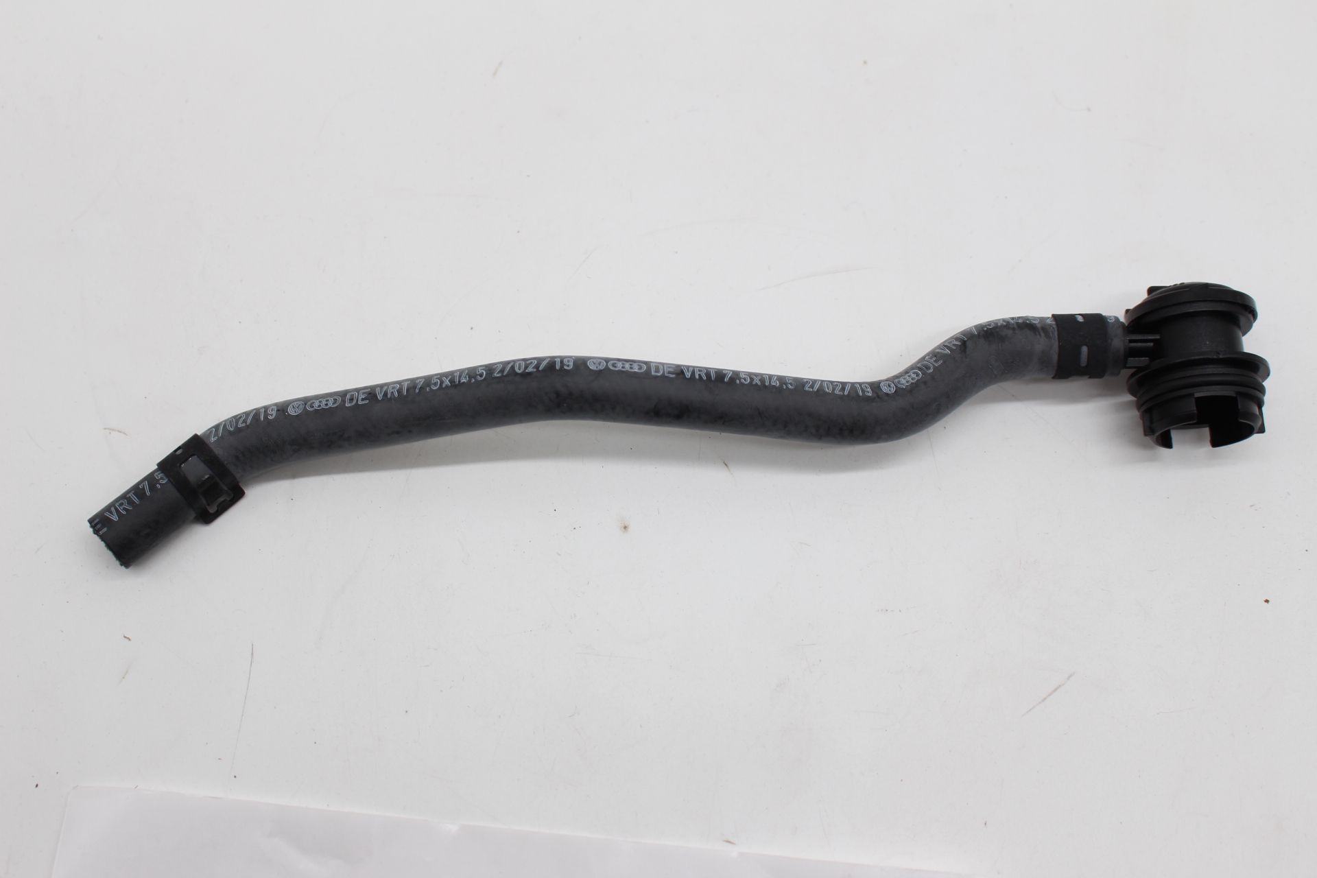 Audi TT 8J Rohr Leitung Tankentlüftung Aktivkohlebehälter 8J0201160C Original