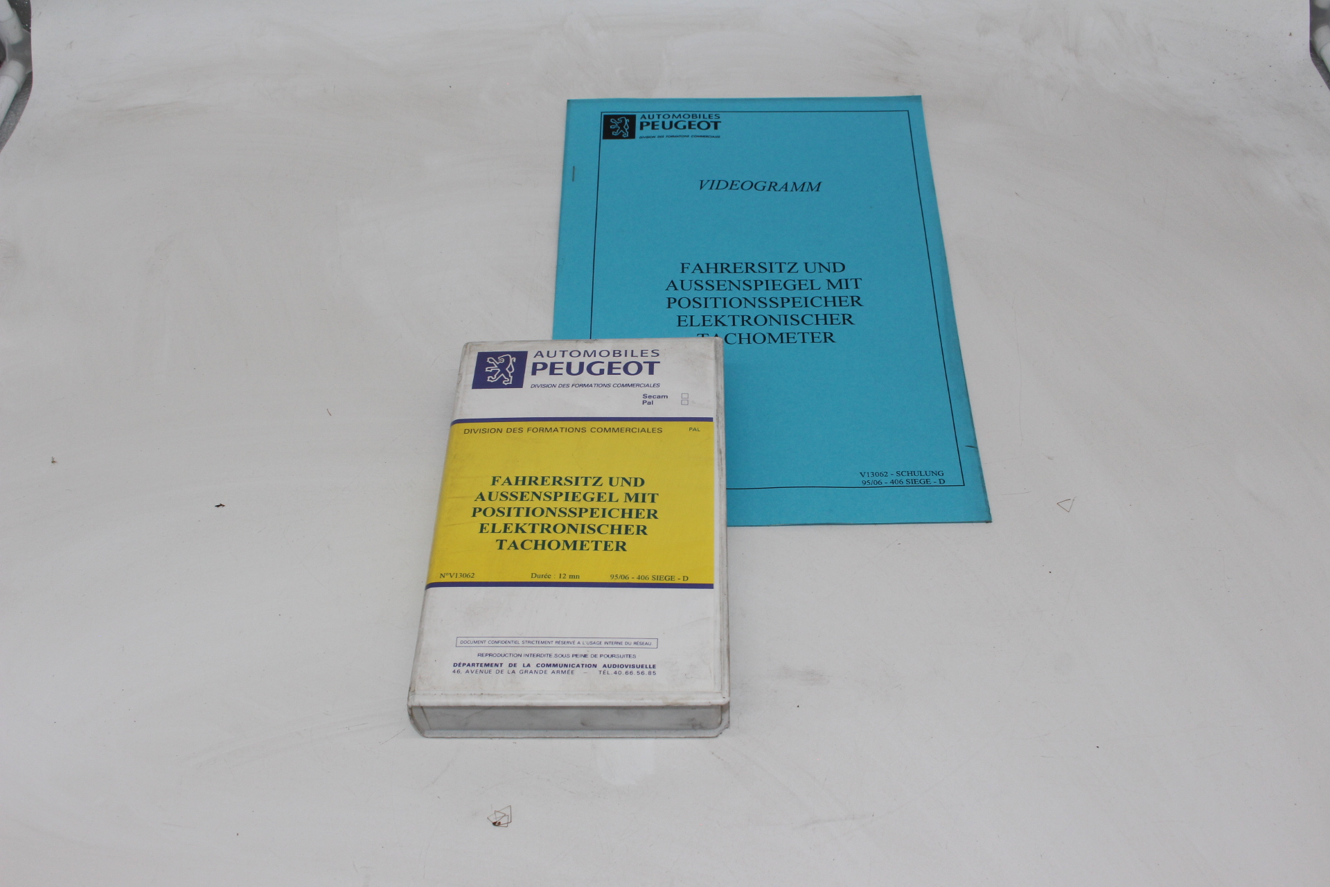 Peugeot Lehrvideokassette – FAHRERSITZ UND AUSSENSPIEGEL MIT POSITIONSSPEICHER ELEKTRONISCHER TACHOMETER