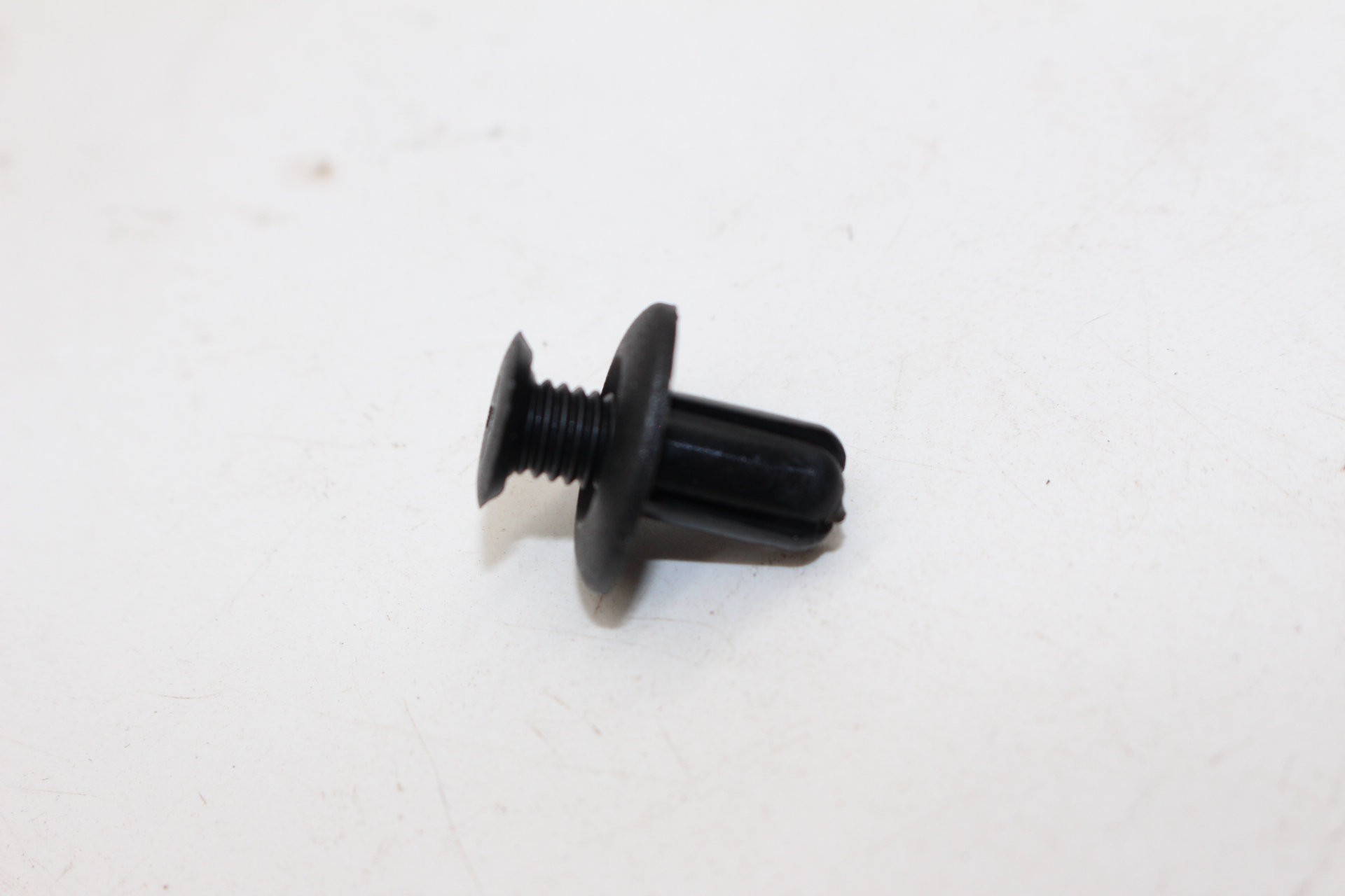 Clip Radhausschale Stoßstange Unterboden Hyundai Santa Fe Elantra 86590-28000 neu