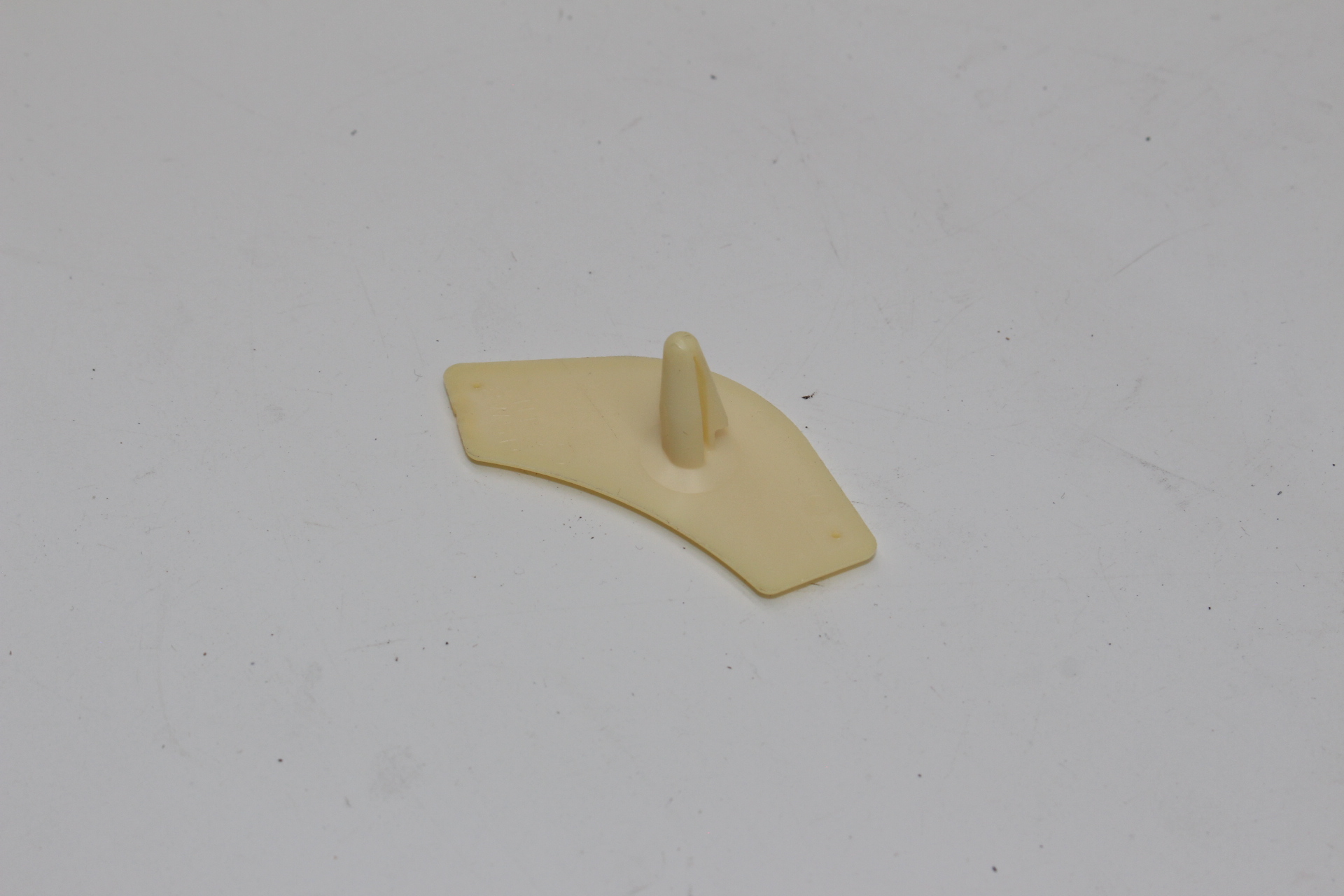 Heckscheiben-Halter 63166SC000 für Subaru Forester 2009 - 2018.