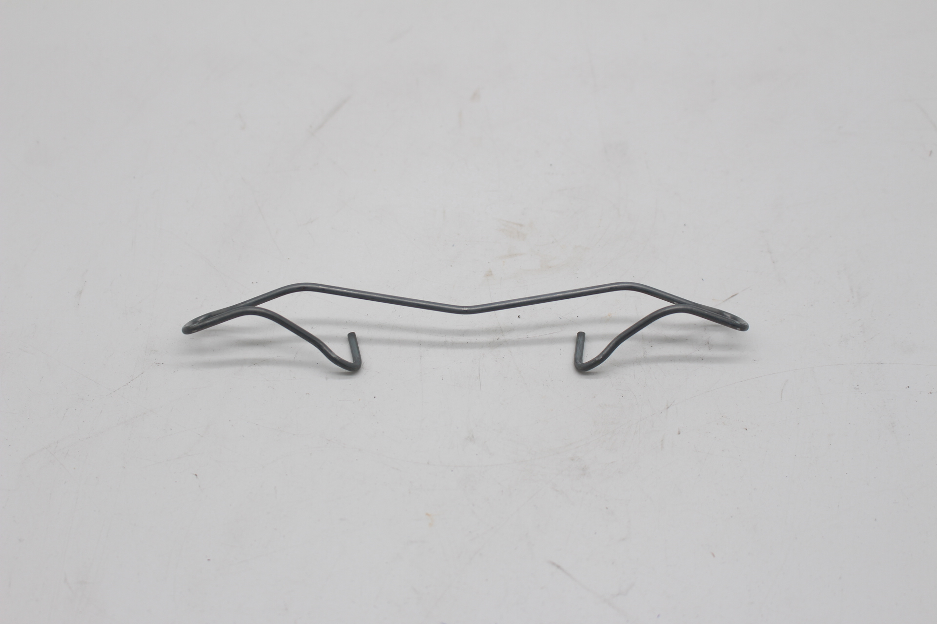 Peugeot / Citroen Haltefeder für Bremsbeläge vorne 9834700280 NEU NOS NEW OEM