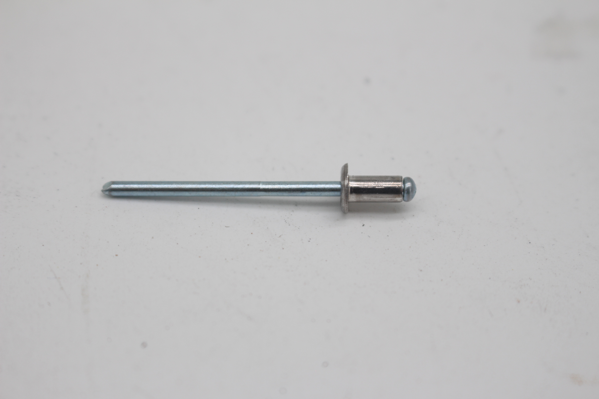 Citroen / Peugeot NIETE 697303 NEU NEW NOS OEM