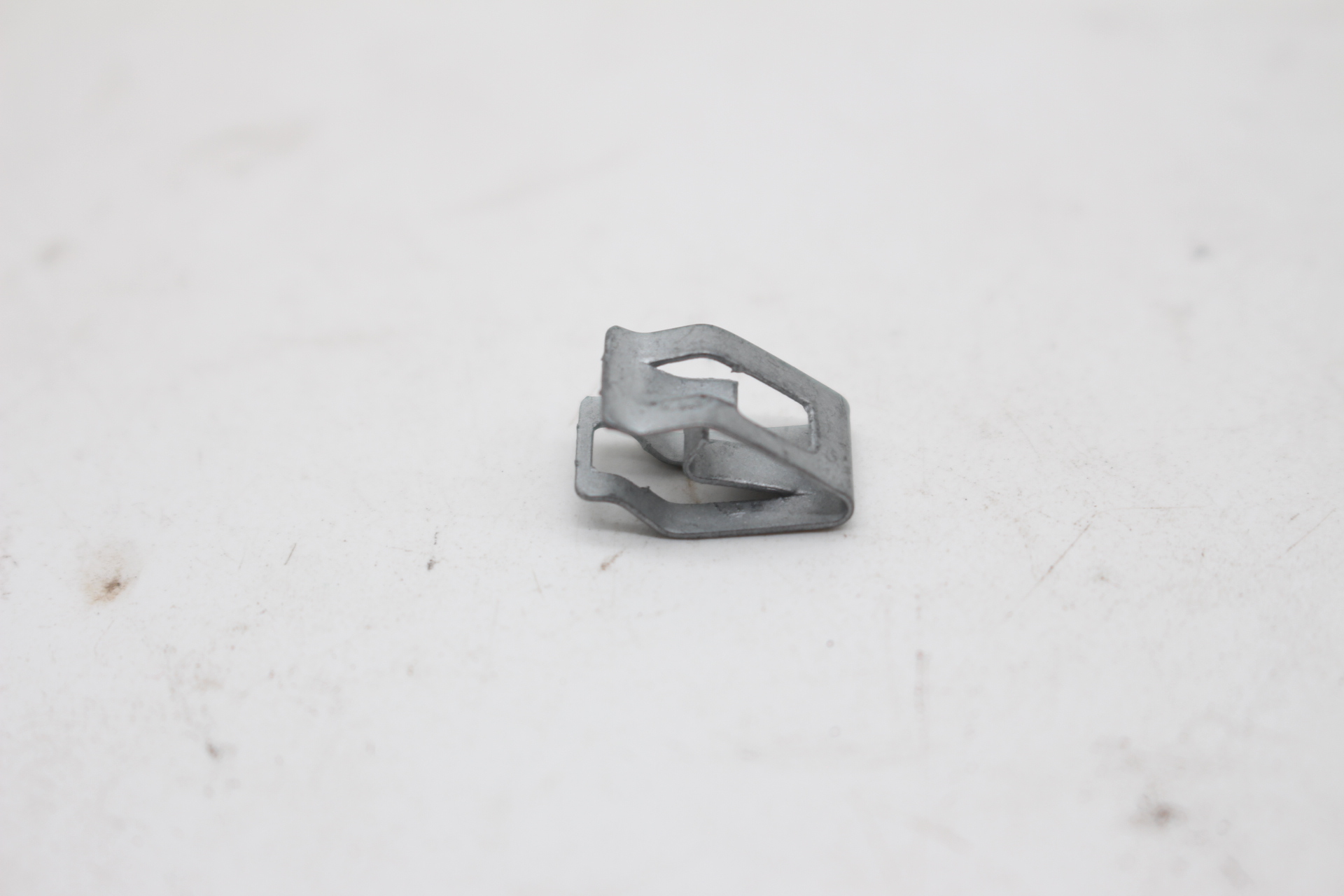 Hyundai Clip Feder 85839-02000 Halteclip Innenraum Befestigung OEM